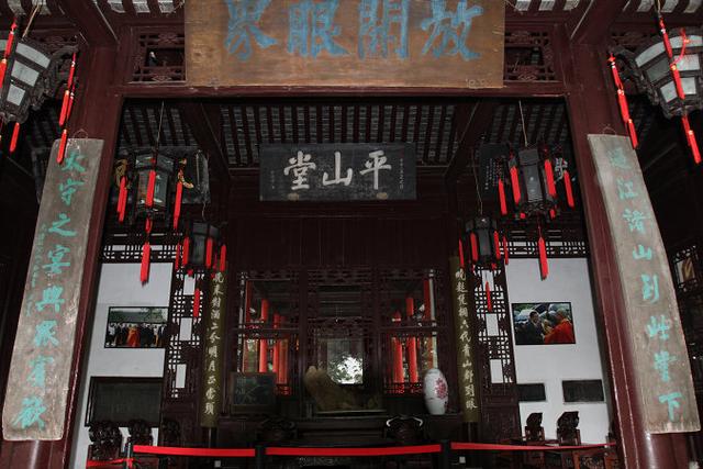 两山排闼送青来的前一句是什么，两山排闼送青来的上一句是什么（这就是古人的“朋友圈”）