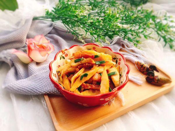 甜笋怎么炒好吃，怎么炒甜笋（#精品菜谱挑战赛#蚝油炒甜笋+春天的味道）