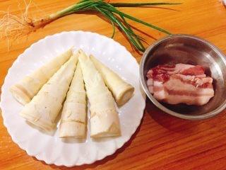 甜笋怎么炒好吃，怎么炒甜笋（#精品菜谱挑战赛#蚝油炒甜笋+春天的味道）