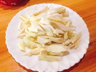 甜笋怎么炒好吃，怎么炒甜笋（#精品菜谱挑战赛#蚝油炒甜笋+春天的味道）