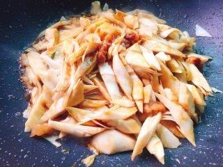 甜笋怎么炒好吃，怎么炒甜笋（#精品菜谱挑战赛#蚝油炒甜笋+春天的味道）