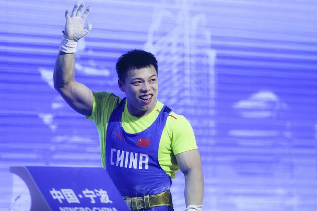 世界举重最高纪录是多少公斤，举重世界纪录是多少公斤（谌利军打破男子67公斤级世界纪录）