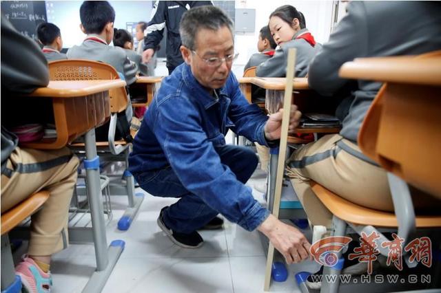 小学生课桌椅标准尺寸，小学生课桌尺寸（国标要求中小学根据身高选桌椅）