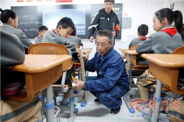 小学生课桌椅标准尺寸，小学生课桌尺寸（国标要求中小学根据身高选桌椅）