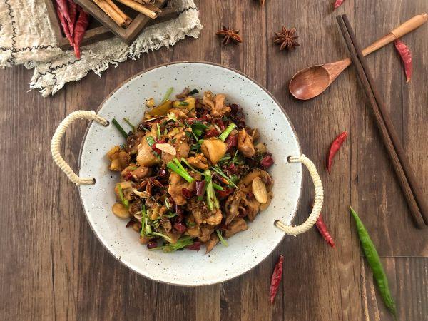 辣子鸡怎么炒好吃，枣庄辣子鸡怎么炒好吃（辣子鸡）