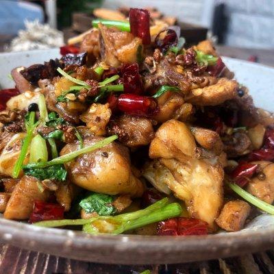 辣子鸡怎么炒好吃，枣庄辣子鸡怎么炒好吃（辣子鸡）