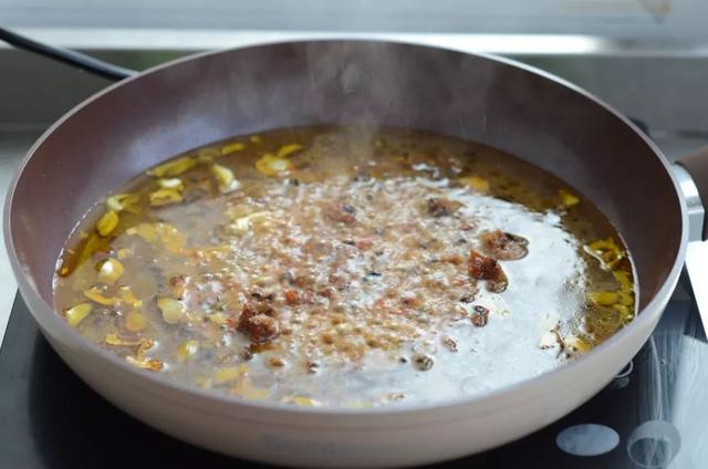 酱烧茄子的家常做法是什么，烧茄子的家常做法（酱烧茄子：香软绵滑）