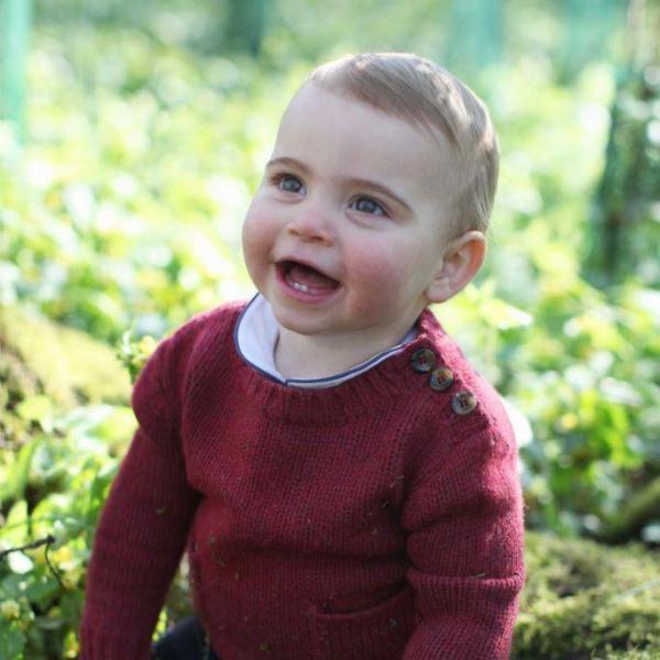 我的淘气王子吻戏，恶魔在身边第二部叫什么名字（夏洛特公主的亲吻甜蜜温馨）