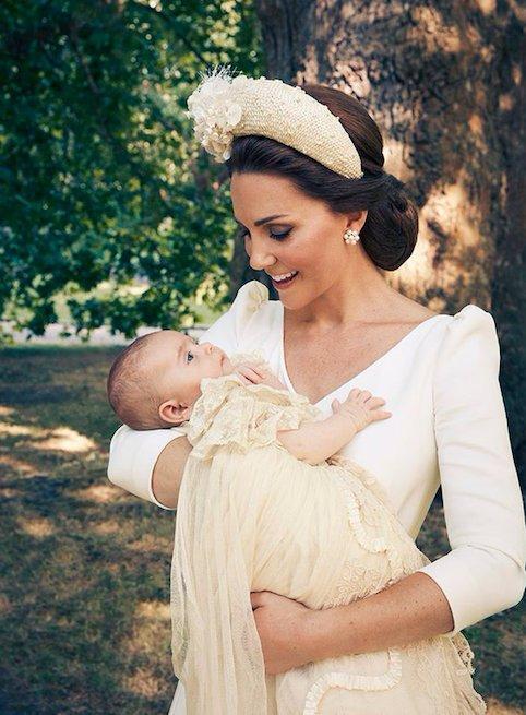 我的淘气王子吻戏，恶魔在身边第二部叫什么名字（夏洛特公主的亲吻甜蜜温馨）