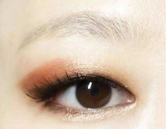 怎么让眼睛变大，怎么样让眼睛变大（除了双眼皮贴之外）