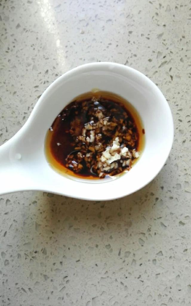 国槐花、洋槐花和红槐花三者的区别，洋槐和槐花有什么区别（槐花分三种，只有一种能吃）