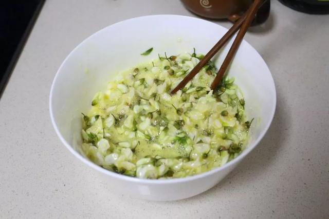 国槐花、洋槐花和红槐花三者的区别，洋槐和槐花有什么区别（槐花分三种，只有一种能吃）