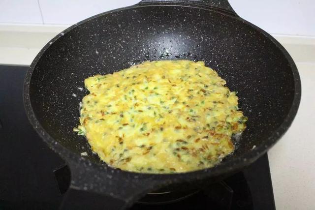 国槐花、洋槐花和红槐花三者的区别，洋槐和槐花有什么区别（槐花分三种，只有一种能吃）