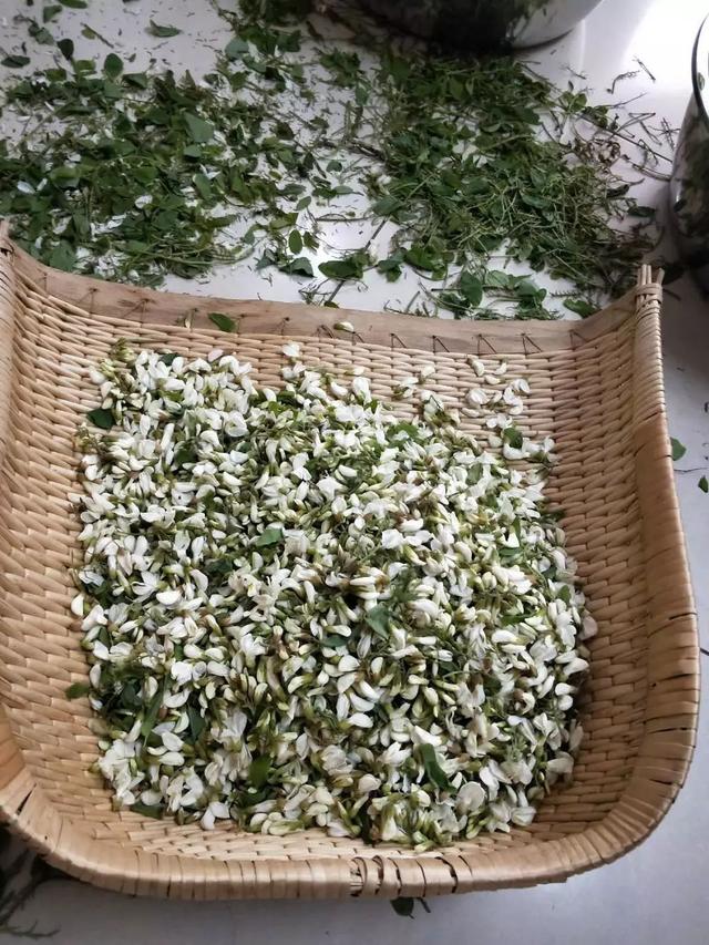 国槐花、洋槐花和红槐花三者的区别，洋槐和槐花有什么区别（槐花分三种，只有一种能吃）