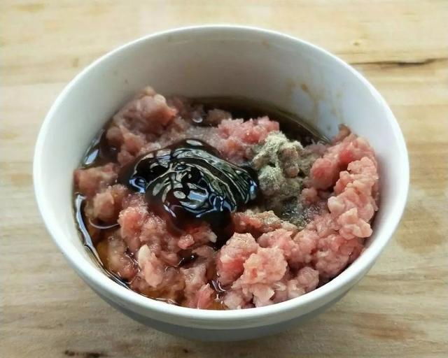 国槐花、洋槐花和红槐花三者的区别，洋槐和槐花有什么区别（槐花分三种，只有一种能吃）