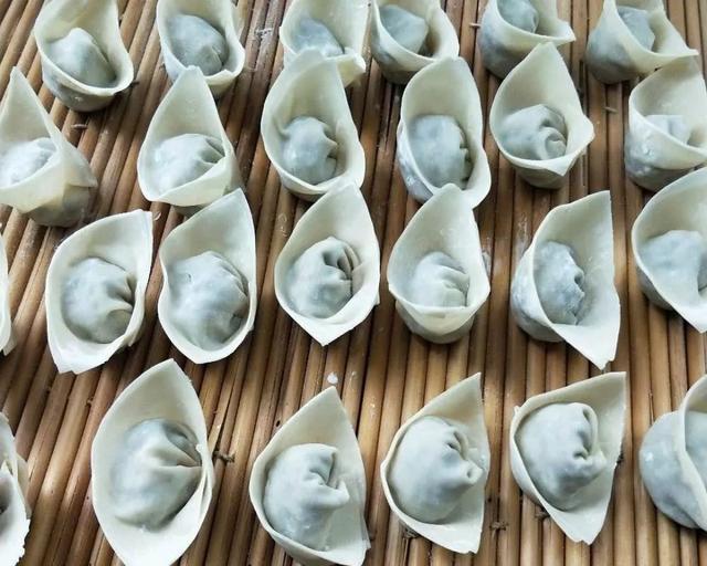 国槐花、洋槐花和红槐花三者的区别，洋槐和槐花有什么区别（槐花分三种，只有一种能吃）