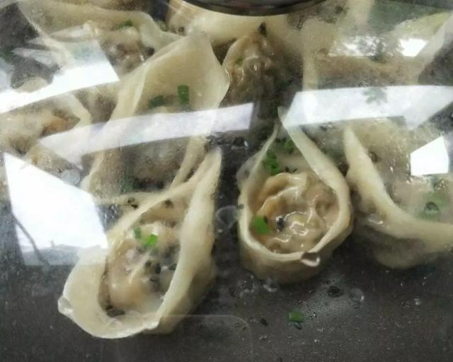 国槐花、洋槐花和红槐花三者的区别，洋槐和槐花有什么区别（槐花分三种，只有一种能吃）