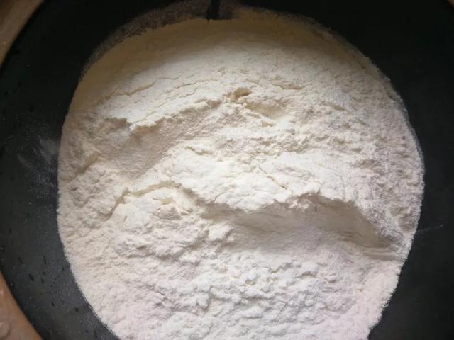 国槐花、洋槐花和红槐花三者的区别，洋槐和槐花有什么区别（槐花分三种，只有一种能吃）