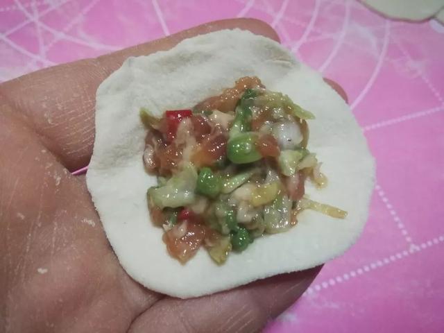 国槐花、洋槐花和红槐花三者的区别，洋槐和槐花有什么区别（槐花分三种，只有一种能吃）