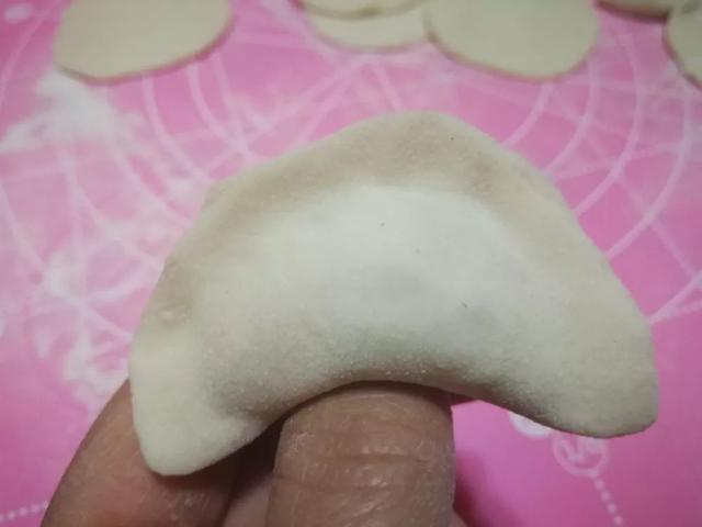 国槐花、洋槐花和红槐花三者的区别，洋槐和槐花有什么区别（槐花分三种，只有一种能吃）