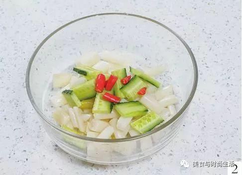 凉拌泡藕带怎么做，凉拌泡藕带怎么做窍门（让你一吃就上瘾）