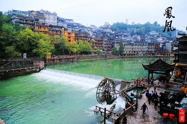 凤凰古城在哪里，边城凤凰古城在哪里（迷醉在沈从文的湘西边城）