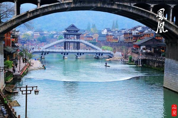 凤凰古城在哪里，边城凤凰古城在哪里（迷醉在沈从文的湘西边城）