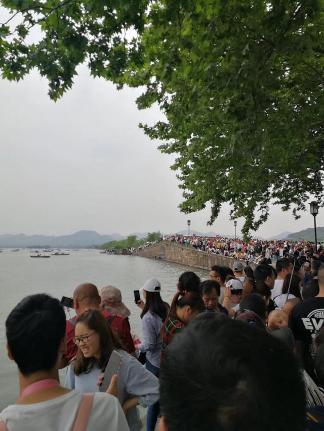 西湖断桥为什么叫断桥，杭州西湖的断桥为什么叫断桥（孩子：景点为什么叫断桥）