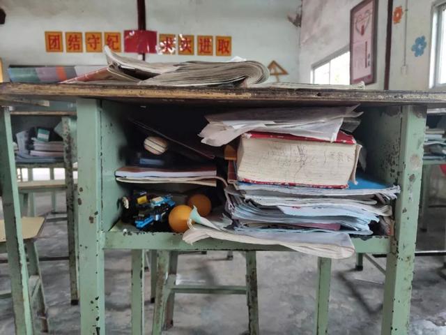 《万年牢》的主要内容，《万年牢》的主要内容50字（一所留守小学的教育试验）