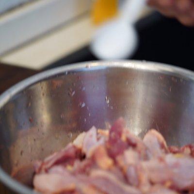 粤菜焖鹅的做法，粤式焖鹅的做法大全（广州人都喜欢吃的栗子焖鸡）