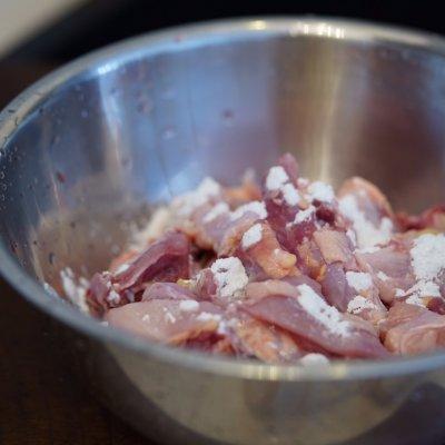 粤菜焖鹅的做法，粤式焖鹅的做法大全（广州人都喜欢吃的栗子焖鸡）