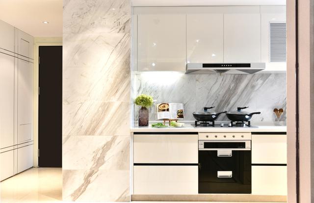 不锈钢的拉闸门好还是铝合金拉闸门好，不锈钢拉闸门价格一般多少钱（庆幸自己没被带沟里）