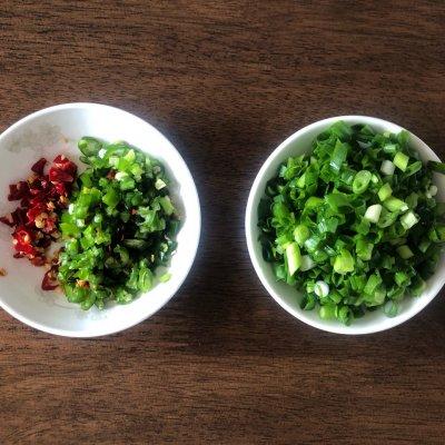 油泼面的家常做法最简单的方式，油泼面的做法家常做法食材（简易油泼面）