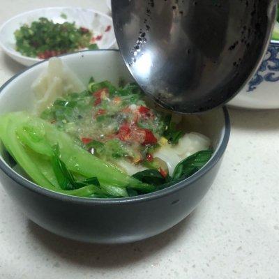 油泼面的家常做法最简单的方式，油泼面的做法家常做法食材（简易油泼面）