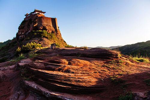 永宁山古寨在什么地方，永宁山古寨门票多少钱（峭崖绝壁能藏身上千人）