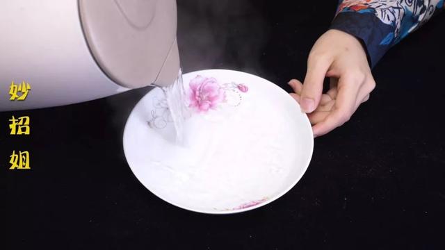 罐子打不开要怎么办，密封罐打不开怎么办（原来罐头瓶盖上有一个小机关）