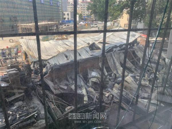 六顺家电维修 居民楼下板房起火｜她挨家敲门提醒