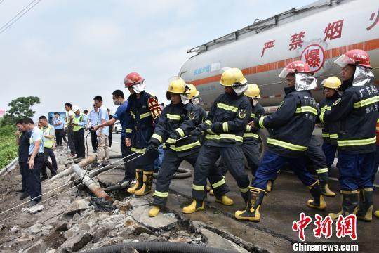 二氯甲烷的沸点是多少，二氯甲烷的沸点是多少摄氏度（广东惠州消防堵漏一起重大险品车辆泄露事故）