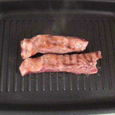 中式牛排怎么做有哪几种做法，正宗的牛排怎么做（牛排的中式吃法香煎牛排配时蔬）