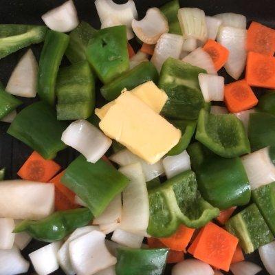 中式牛排怎么做有哪几种做法，正宗的牛排怎么做（牛排的中式吃法香煎牛排配时蔬）