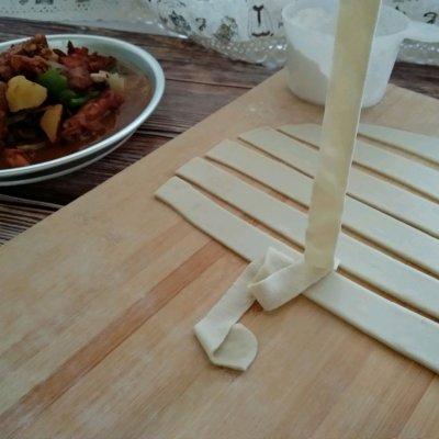 新疆大盘鸡，新疆大盘鸡（新疆大盘鸡发源地）