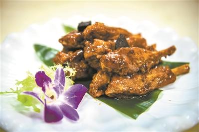 八宝鸭全名，八宝鸭全名五个字（食养合一煲出自然鹭港）