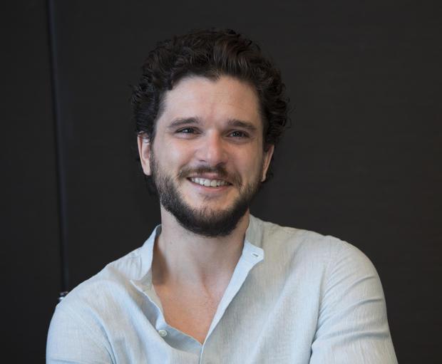 梦见天上有龙在飞，梦到龙在天上飞是什么意思（《权游》基特哈灵顿受访）