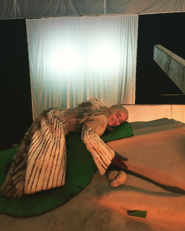 梦见天上有龙在飞，梦到龙在天上飞是什么意思（《权游》基特哈灵顿受访）