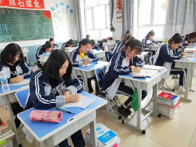 学生记事随笔，学生记事随笔200字（学生随笔 ， 感恩有你）