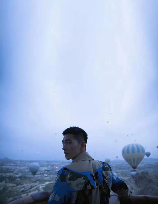 杨洋唯美好看帅气图片，杨洋帅气图片高清（杨洋真的只是换了个发型）