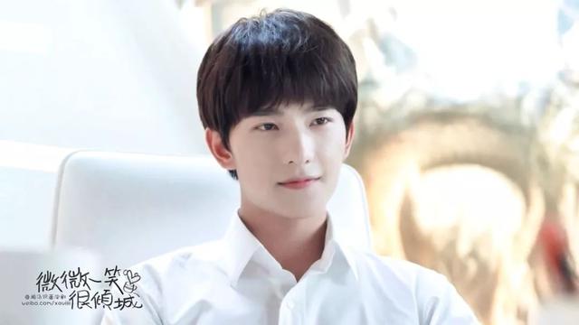 杨洋唯美好看帅气图片，杨洋帅气图片高清（杨洋真的只是换了个发型）