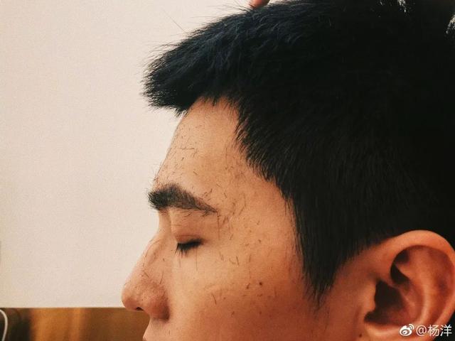 杨洋唯美好看帅气图片，杨洋帅气图片高清（杨洋真的只是换了个发型）