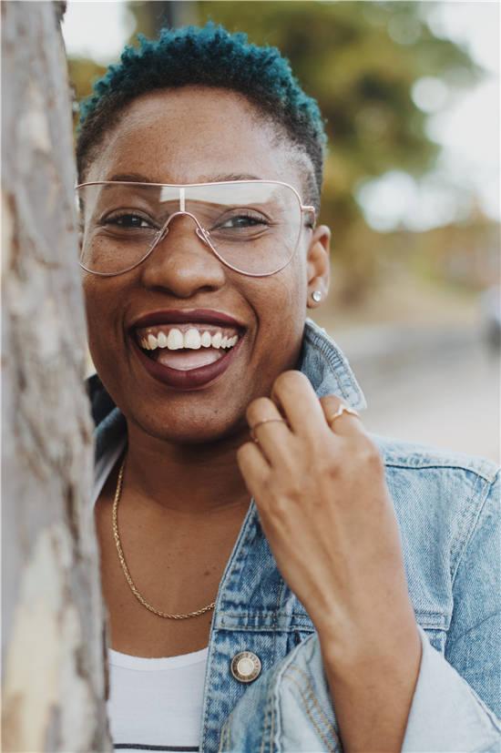 牙线会使牙缝变大吗，使用牙线会便牙缝变大吗（据说用牙线会导致牙缝变大）