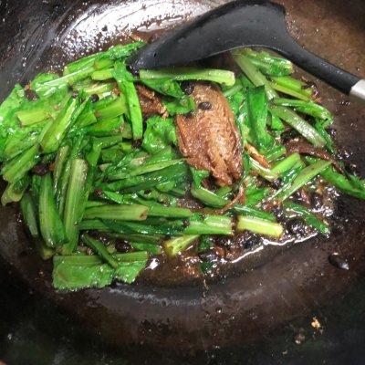 油麥菜炒豆豉鯪魚,豆豉鯪魚油麥菜做法(豆豉鯪魚油麥菜———十分鐘